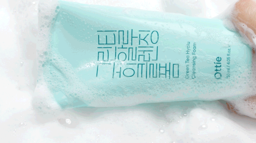 ottie-green-tea-hyalu-cleansing-foam-120ml-intro-2